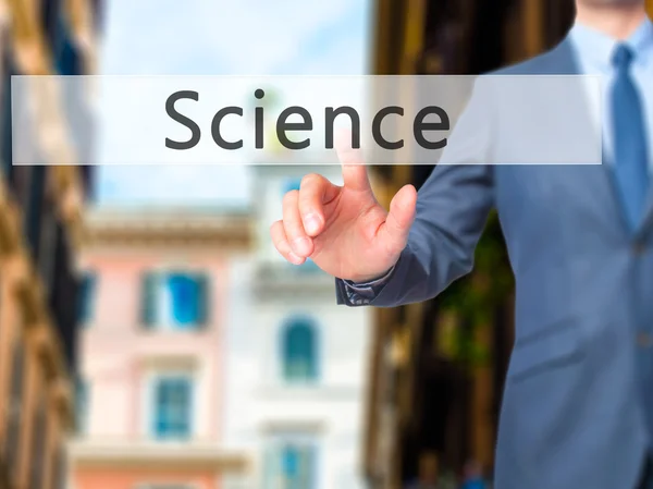 Επιστήμη - επιχειρηματίας χέρι πιέζοντας κουμπί στην οθόνη αφής Ίντερ — Φωτογραφία Αρχείου