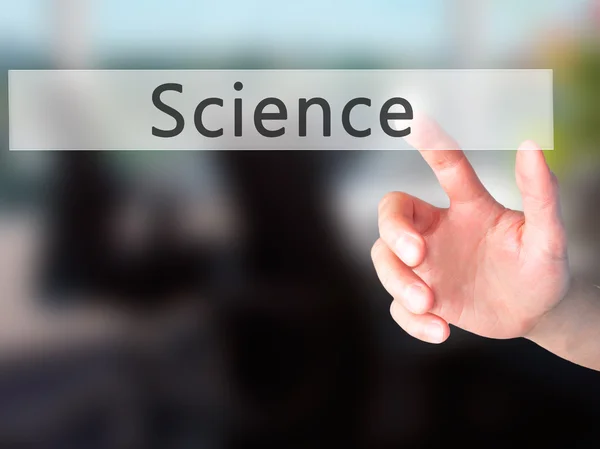 Επιστήμη - χέρι πιέζοντας ένα κουμπί στο o έννοια θολή φόντο — Φωτογραφία Αρχείου