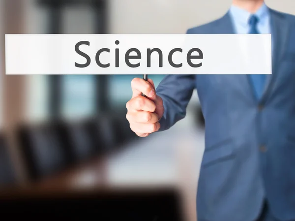 Επιστημονικό-επιχειρηματίας χέρι κράτημα πινακίδα — Φωτογραφία Αρχείου