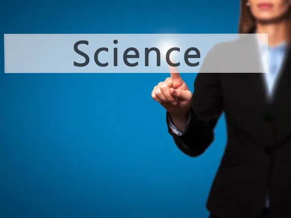 Vetenskap - affärskvinna handen trycka knappen på touch screen int — Stockfoto