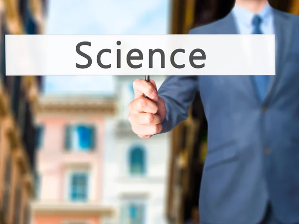 Επιστημονικό-επιχειρηματίας χέρι κράτημα πινακίδα — Φωτογραφία Αρχείου