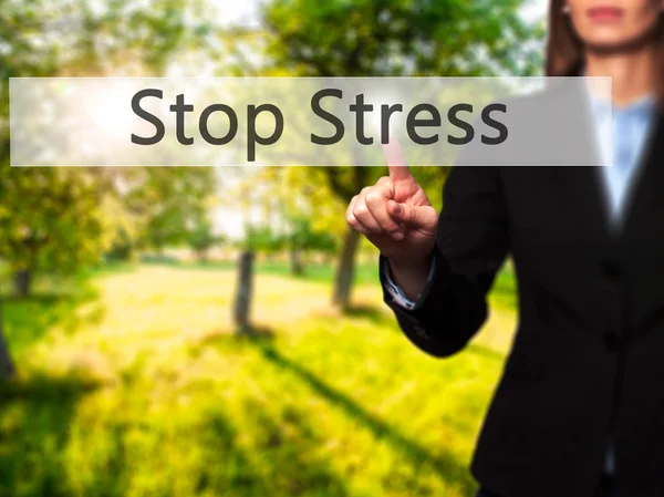 Stop stressz - érintőképernyőn nyomja a kezét üzletasszony gomb — Stock Fotó