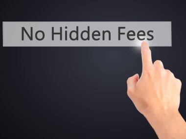 Hiçbir gizli ücretler - arka plan bulanık co üzerinde bir düğmeye basarak el