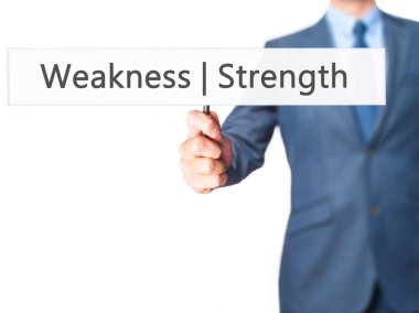 Zayıflık gücü - işadamı el işareti tutarak