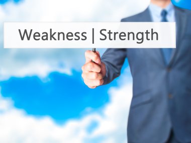 Zayıflık gücü - işadamı el işareti tutarak