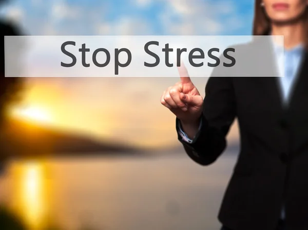 Stop stressz - érintőképernyőn nyomja a kezét üzletasszony gomb — Stock Fotó