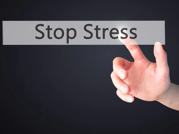 Stop Stres - Tangan menekan tombol pada latar belakang kabur — Stok Foto