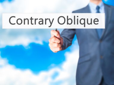 Tam tersine - eğik - işadamı el işareti tutarak