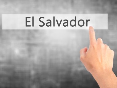 El Salvador - arka plan bulanık conce üzerinde bir düğmeye basarak el