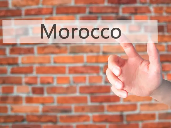 Marokkó - kéz egy gombnyomásra elmosódott háttér koncepció — Stock Fotó