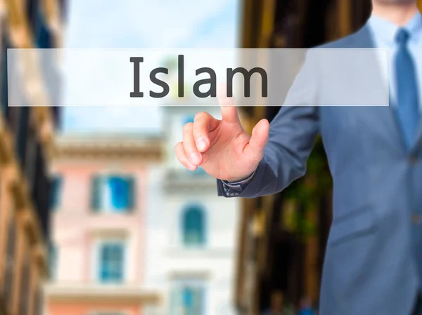 Ислам - Бизнесмен вручную нажав кнопку на сенсорном экране интерфа — стоковое фото