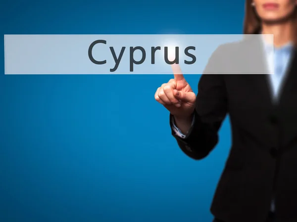 Кіпр-підприємець боку натискання кнопки на сенсорний екран — стокове фото