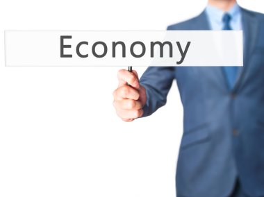 İş yaratma - dokunmatik ekran butonuna işadamı el basarak 