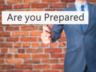 İş yaratma - dokunmatik ekran butonuna işadamı el basarak