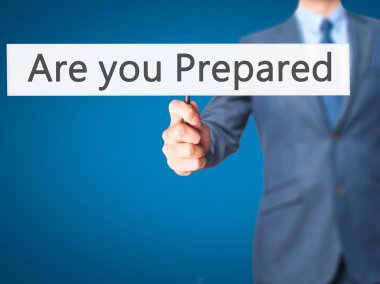 İş yaratma - dokunmatik ekran butonuna işadamı el basarak