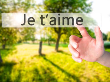 İş yaratma - dokunmatik ekran butonuna işadamı el basarak