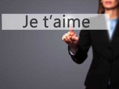 İş yaratma - dokunmatik ekran butonuna işadamı el basarak