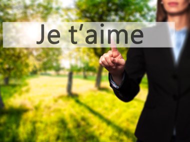 İş yaratma - dokunmatik ekran butonuna işadamı el basarak