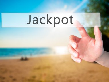 İş yaratma - dokunmatik ekran butonuna işadamı el basarak