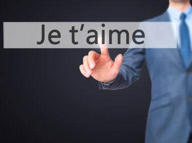 İş yaratma - dokunmatik ekran butonuna işadamı el basarak 