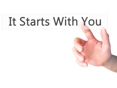 İş yaratma - dokunmatik ekran butonuna işadamı el basarak 