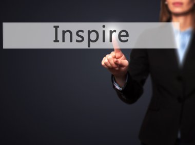 Inspire - Dokunmatik ekran int'te iş kadını el tuşuna basarak