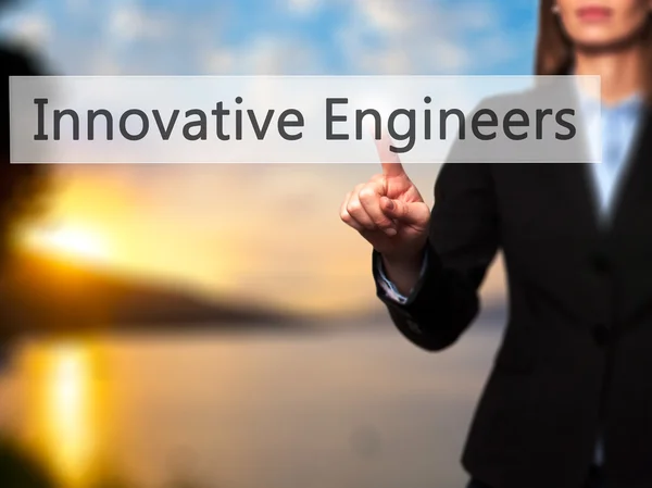 Innovative Ingenieure - Geschäftsfrau drückt Hand auf Knopf — Stockfoto