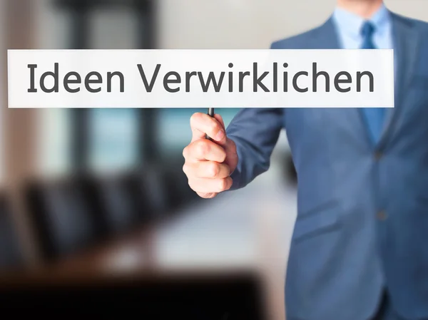 Geistiges Eigentum - Geschäftsfrau drückt Hand auf Knopf — Stockfoto