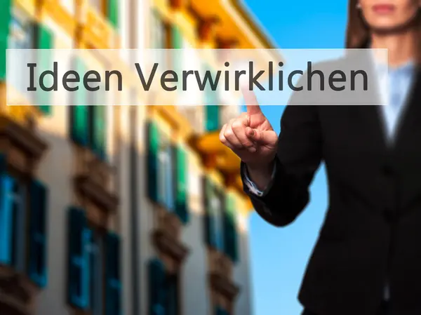 Geistiges Eigentum - Geschäftsfrau drückt Hand auf Knopf — Stockfoto