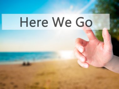 Ücretsiz teklif - dokunmatik ekran butonuna işadamı el basarak