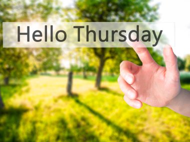 Ücretsiz teklif - dokunmatik ekran butonuna işadamı el basarak