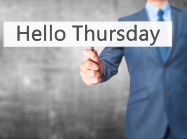 Ücretsiz teklif - dokunmatik ekran butonuna işadamı el basarak