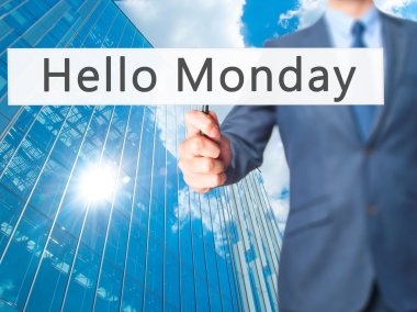 Ücretsiz teklif - dokunmatik ekran butonuna işadamı el basarak