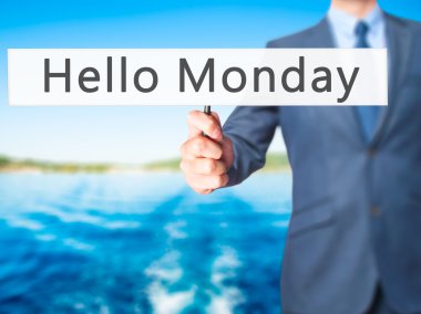 Ücretsiz teklif - dokunmatik ekran butonuna işadamı el basarak