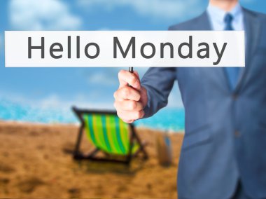 Ücretsiz teklif - dokunmatik ekran butonuna işadamı el basarak