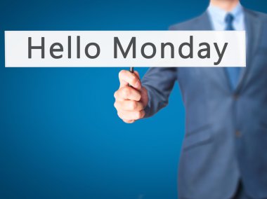 Ücretsiz teklif - dokunmatik ekran butonuna işadamı el basarak