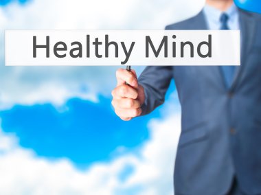 Ücretsiz teklif - dokunmatik ekran butonuna işadamı el basarak