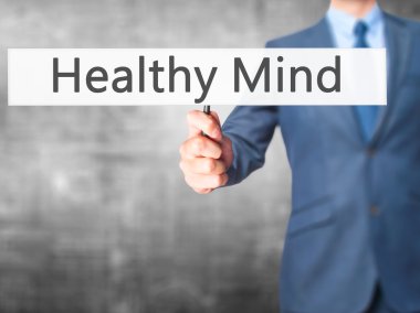 Ücretsiz teklif - dokunmatik ekran butonuna işadamı el basarak