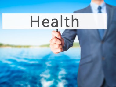 Ücretsiz teklif - dokunmatik ekran butonuna işadamı el basarak