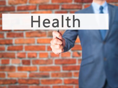 Ücretsiz teklif - dokunmatik ekran butonuna işadamı el basarak