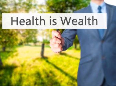 Ücretsiz teklif - dokunmatik ekran butonuna işadamı el basarak