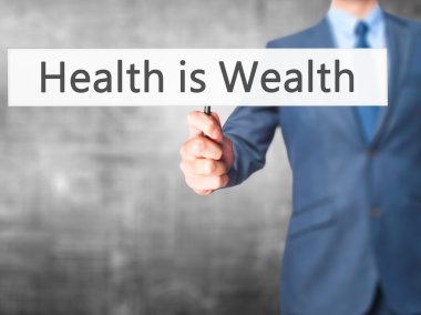 Ücretsiz teklif - dokunmatik ekran butonuna işadamı el basarak