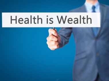 Ücretsiz teklif - dokunmatik ekran butonuna işadamı el basarak