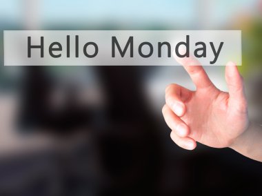 Ücretsiz teklif - dokunmatik ekran butonuna işadamı el basarak