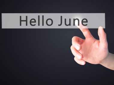 Ücretsiz teklif - dokunmatik ekran butonuna işadamı el basarak