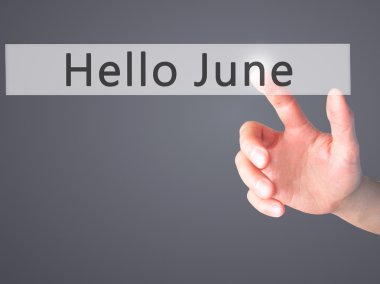 Ücretsiz teklif - dokunmatik ekran butonuna işadamı el basarak