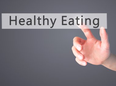 Ücretsiz teklif - dokunmatik ekran butonuna işadamı el basarak