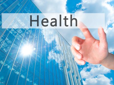 Ücretsiz teklif - dokunmatik ekran butonuna işadamı el basarak