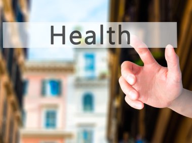 Ücretsiz teklif - dokunmatik ekran butonuna işadamı el basarak