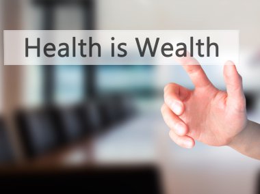 Ücretsiz teklif - dokunmatik ekran butonuna işadamı el basarak